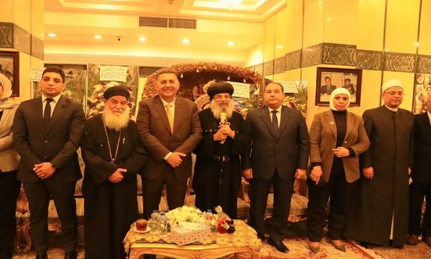 محافظ القليوبية يقدم التهنئة للأنبا مكسيموس خلال زيارته لمطرانية بنها