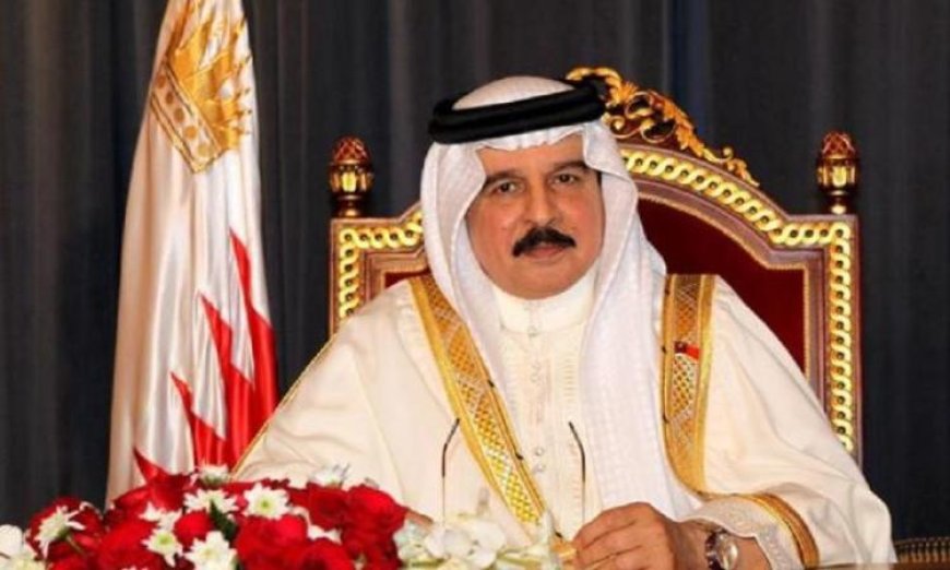 عاهل البحرين يلتقي قائد القيادة المركزية الأمريكية لبحث التطورات الإقليمية والدولية