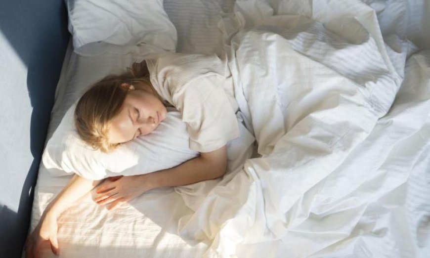 خبراء يكشفون الأسباب وراء نوم النساء لفترات أطول من الرجال