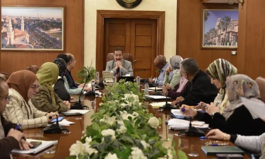 محافظ بورسعيد يواصل متابعة مشاريع تطوير البنية التحتية للمساكن والطرق والميادين لتحديث المدينة