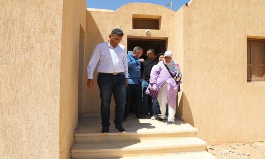 محافظ البحر الأحمر يقوم بجولة تفقدية لمشروع الإسكان البدوي في الشلاتين ويأمر بتسليم 560 وحدة سكنية