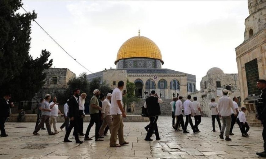 استمرار اقتحام المسجد الأقصى من قبل المستوطنين برفقة قوات الاحتلال الإسرائيلي