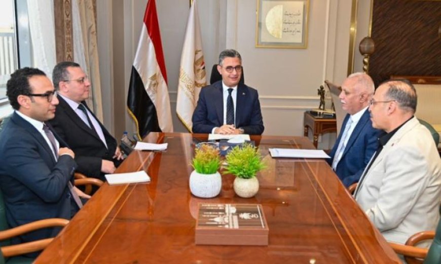 فاروق يؤكد ضرورة الالتزام بمواعيد العمل الرسمية في جميع المنافذ التموينية