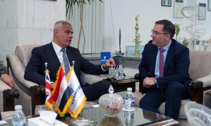 تعزيز التعاون بين مصر للطيران وبريطانيا رئيس القابضة يلتقي بالسفير البريطاني في القاهرة