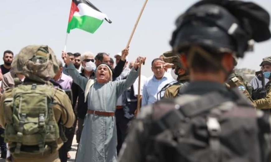 إصابة فلسطيني ونجله في هجوم للمستوطنين على مدنيين جنوب الخليل