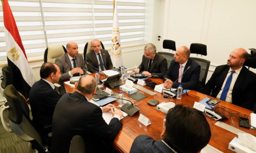 وزيرا الاستثمار والعمل يشددان على تحسين نظام التواصل مع الشركات الكبرى لتحقيق النمو الاقتصادي