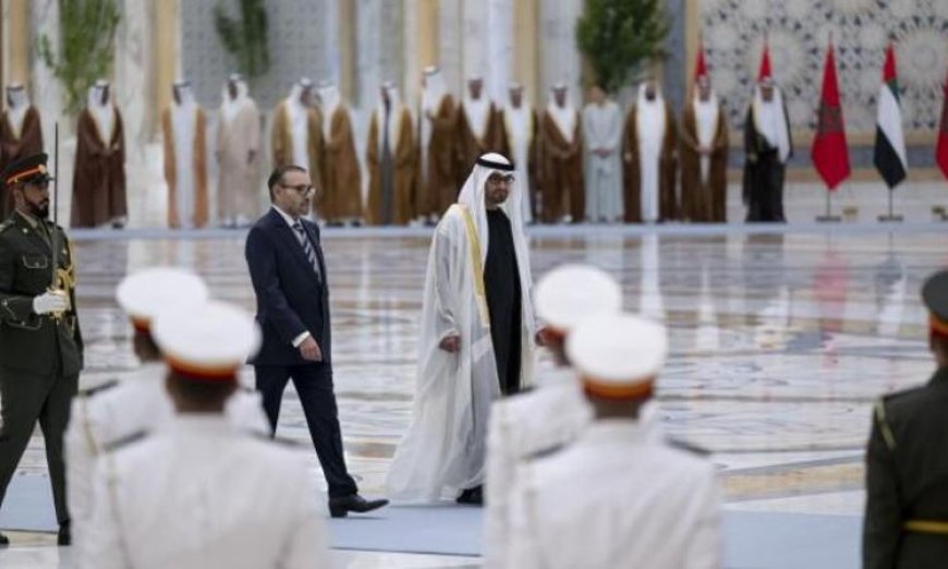 العاهل المغربي ورئيس الإمارات يتناولان تعزيز العلاقات الثنائية والقضايا الإقليمية الهامة