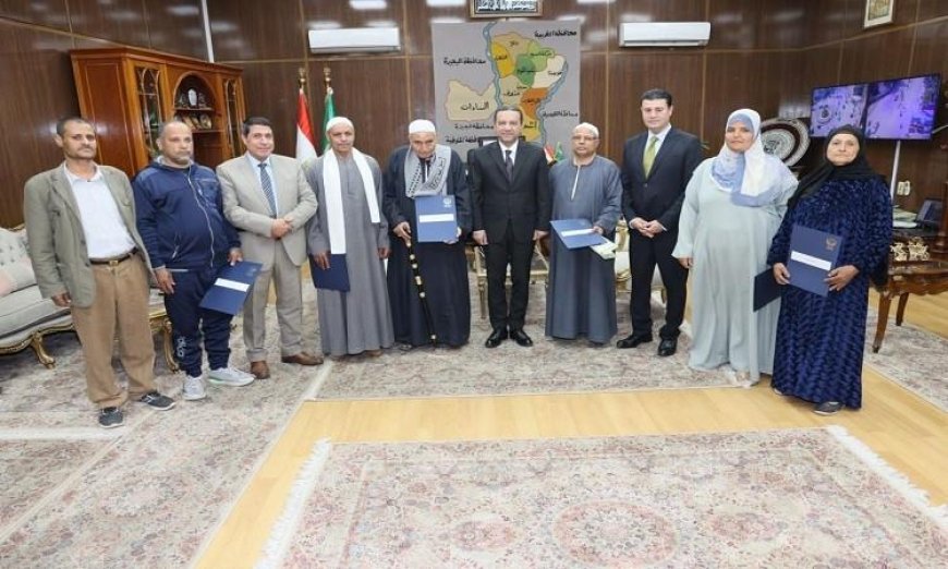 محافظ المنوفية يوزع عقود تقنين أراضي أملاك الدولة على المستوفين للاشتراطات
