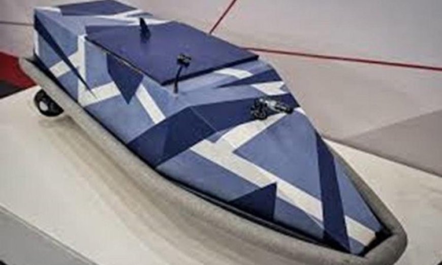 روسيا تطلق إنتاج أول زورق مسير عالمي يعمل بكابلات الألياف الضوئية