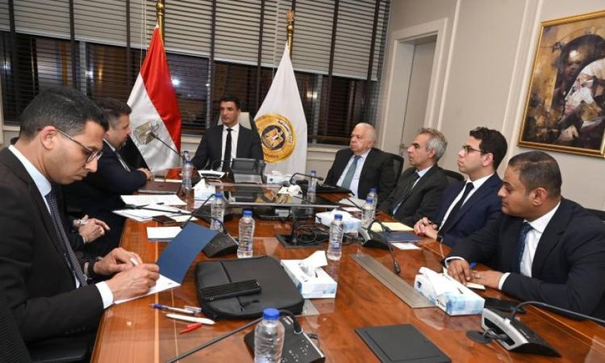 وزير الصناعة يناقش مشروع تحويل الأمونيا الخضراء باستثمار 5 مليارات دولار