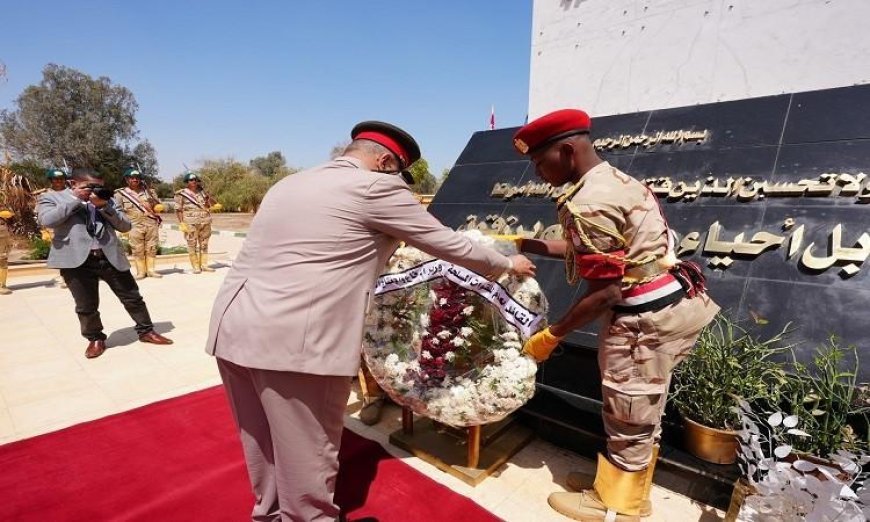 محافظ أسيوط يكرم الشهداء بوضع إكليل من الزهور على النصب التذكاري