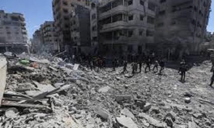 استشهاد فلسطينيين جراء قصف الاحتلال الإسرائيلي في شمال بيت لاهيا وغرب دير البلح