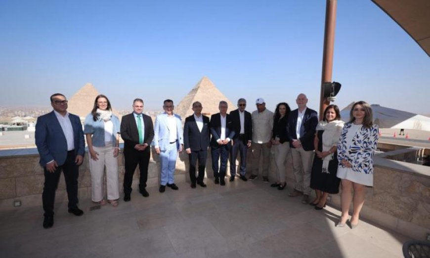 وزير السياحة والآثار يتباحث مع رئيس اتحاد شركات السياحة الألمانية لتعزيز التعاون السياحي