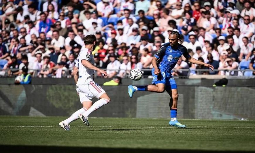 ليون يحقق انتصارًا مثيرًا على أوكسير بنتيجة 3-2 في الدوري الفرنسي