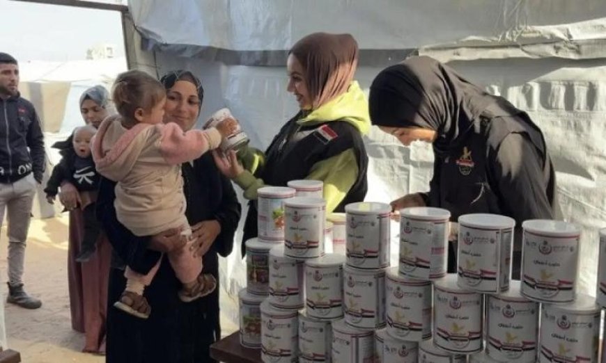 اللجنة المصرية توزع أكثر من 500000 عبوة حليب على سكان غزة