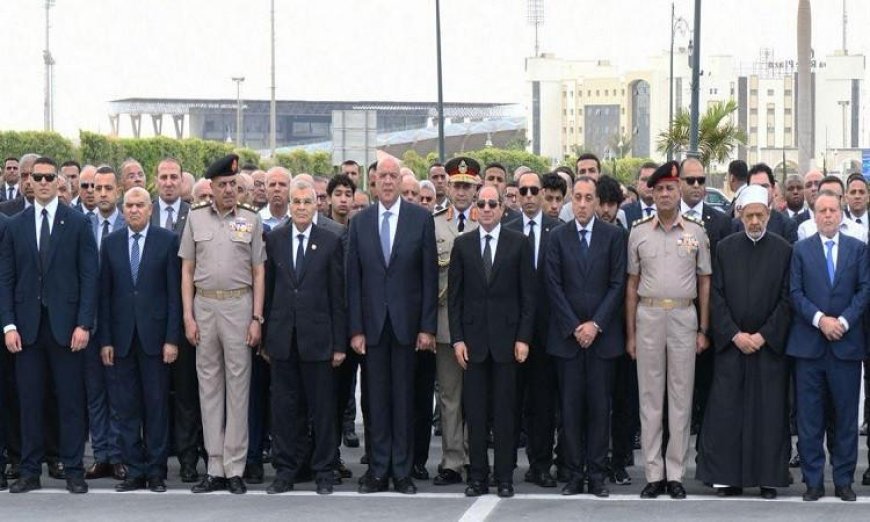 الرئيس السيسي يقود جنازة اللواء كمال مدبولي والد رئيس الوزراء وسط مشاهد مؤثرة