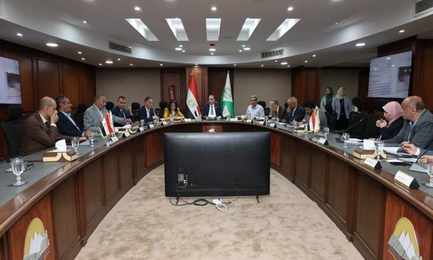 محافظ الجيزة يجتمع أسبوعياً للاستماع إلى شكاوى المواطنين وحل مشكلاتهم