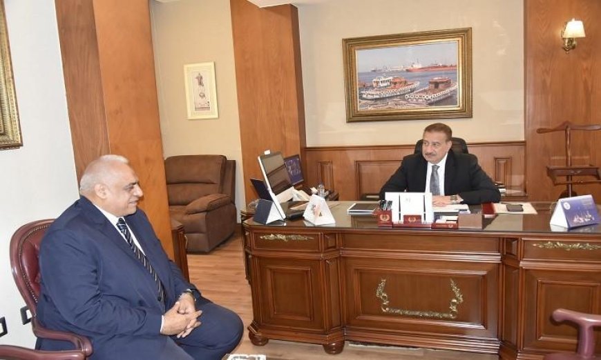محافظ بورسعيد يستقبل رئيس الإدارة المركزية لفرع الصادرات والواردات لتعزيز التعاون الاقتصادي