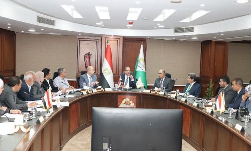 محافظ الجيزة يتولى قيادة اجتماع مشروع الجبانات لمناقشة قضايا العمل واحتياجات المواطنين