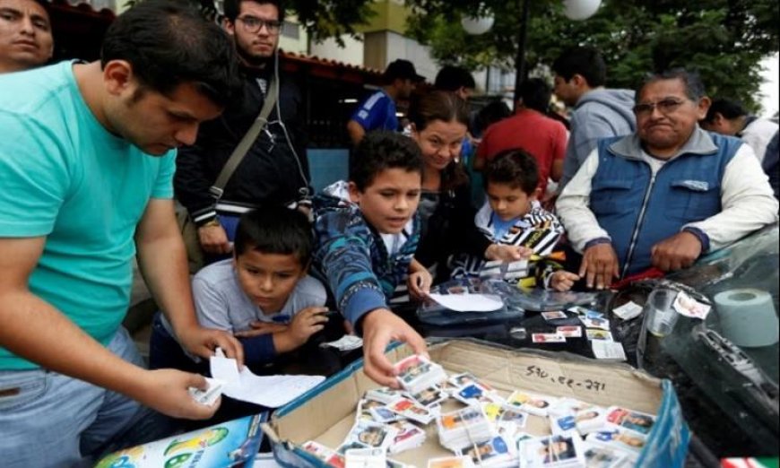 ألبوم ملصقات كأس العالم يكلف عشاق الطفولة أموالاً طائلة هذا العام