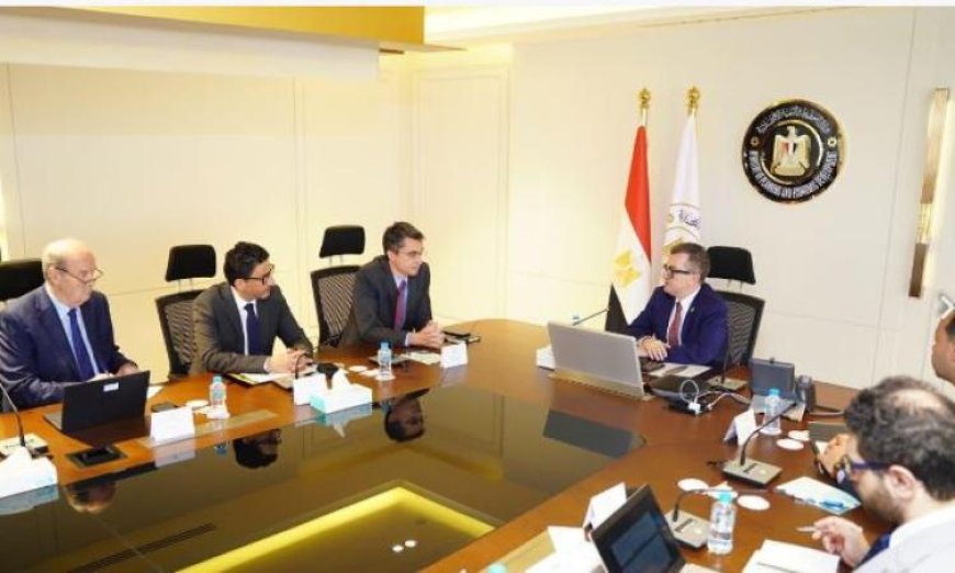 وزير التخطيط يناقش مع البنك الدولي تطوير استراتيجية جديدة لجذب الاستثمار الأجنبي
