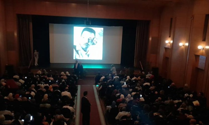 جمهور واسع يشارك في عرض الفيلم النادر ثلاثية الطريق إلى الله