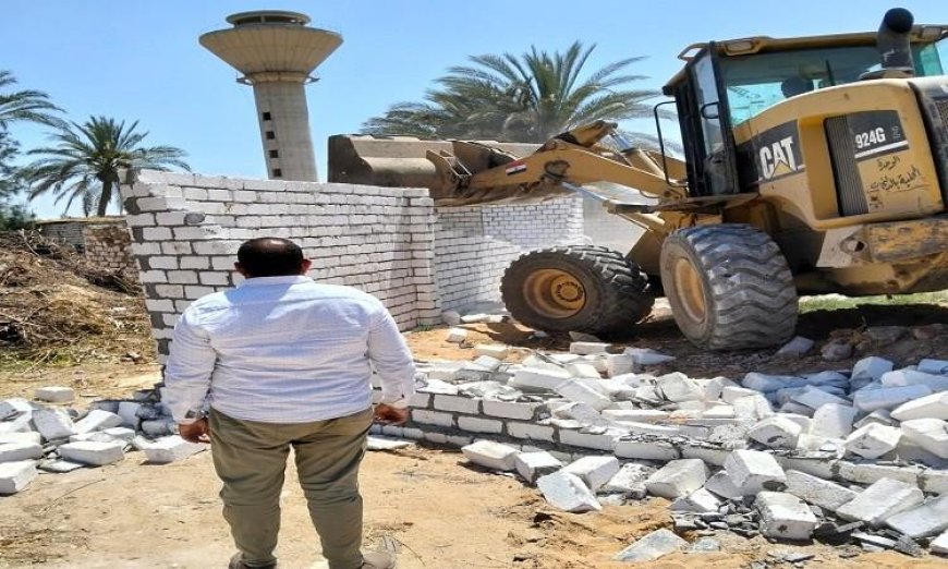 إزالة سريعة لمبانٍ مخالفه على أراضي الدولة في الدلنجات بمساحة 800 متر مربع