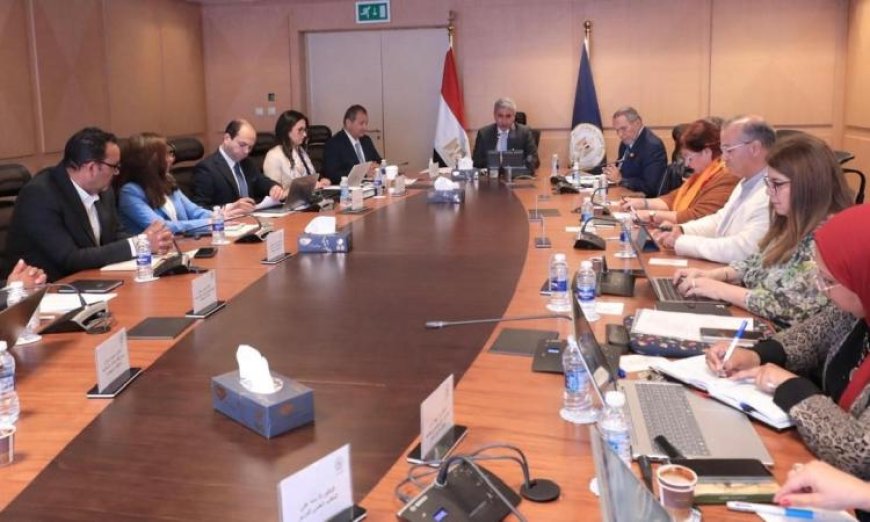 وزير السياحة يجتمع بفريق العمل لمناقشة تطوير مواقع التراث العالمي
