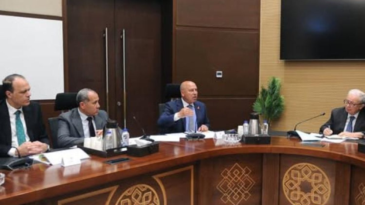 نائب رئيس الوزراء يناقش مع وزير النقل تفاصيل مشروع شبكة القطار الكهربائي السريع