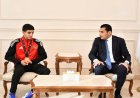 وزير الرياضة يحتفل بإنجاز عبد الله حسونة الباهر في المصارعة بعد تحقيقه “ترند الذهب” القاري