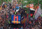 برشلونة يحتفل في شوارع كتالونيا بعد انتصارات الليجا والسوبر الإسباني