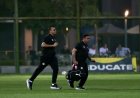 الجهاز الطبي لمنتخب الشباب يقوم بإنقاذ لاعب منتخب عمان في حادثة طارئة