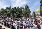 75 ألف فلسطيني يملأون المسجد الأقصى لأداء صلاة الجمعة