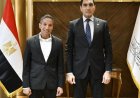 وزير الشباب يكرم البطل المصري المشارک في سباق ماراثون الرمال بالمغرب