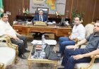 محافظ المنوفية يستعرض آخر مستجدات مشروعات مياه الشرب والصرف الصحي قيد التنفيذ
