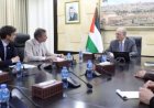 رئيس الوزراء الفلسطيني يبحث مع اللجنة الدولية للصليب الأحمر تعزيز أوجه التعاون المثمر
