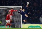 هدف ماكتوميناي يحتفل بعودة اسكتلندا إلى كأس العالم عبر ورقة نقدية جديدة