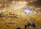 حجاج بيت الله الحرام يستقرون في مزدلفة بعد أداء فريضة الوقوف بعرفات