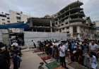 فلسطينيون يحيون صلاة عيد الأضحى في ظل أنقاض المساجد المدمرة بقطاع غزة