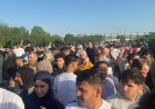 آلاف المسلمين يحتفلون بعيد الأضحى المبارك بأداء الصلاة في المركز الإسلامي الكبير بفيينا