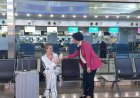 احتفالات عيد الأضحى المبارك في مطار القاهرة الدولي مع الركاب بالصور