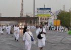المشاعر المقدسة تعج بالحجاج أثناء رمي الجمرات في يوم التشريق الأول