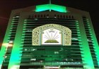 الشؤون الإسلامية في السعودية تبدأ توزيع هدية خادم الحرمين الشريفين على الحجاج المغادرين لهذا العام