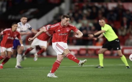 نوتنجهام يسجل انتصاراً مثيراً على أستون فيلا 1-0 في ذهاب نصف نهائي الدوري الأوروبي