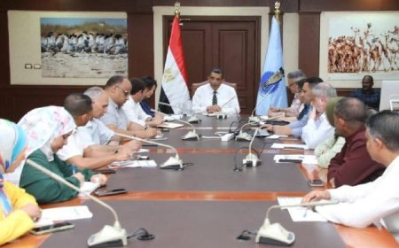 محافظ البحر الأحمر يدشن حصر شامل للمحلات التجارية لتعزيز الاقتصاد المحلي