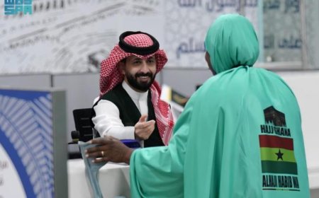 مطار المدينة المنورة يحتفي بوصول أول رحلات الحجاج من غانا لأداء مناسك الحج