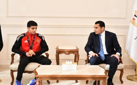 وزير الرياضة يحتفل بإنجاز عبد الله حسونة الباهر في المصارعة بعد تحقيقه “ترند الذهب” القاري