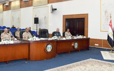 فيديو مثير لوزير الدفاع وهو يتواصل مع مقاتلي المنطقة الغربية العسكرية