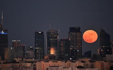 استعدوا لرؤية قمر الزهور يتلألأ في سماء العالم والأزرق يظهر بنهاية الشهر في حدث فلكي مذهل
