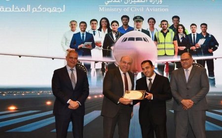 وزير الطيران يحتفل بعيد العمال بتكريم نماذج متميزة وصور مبهرة